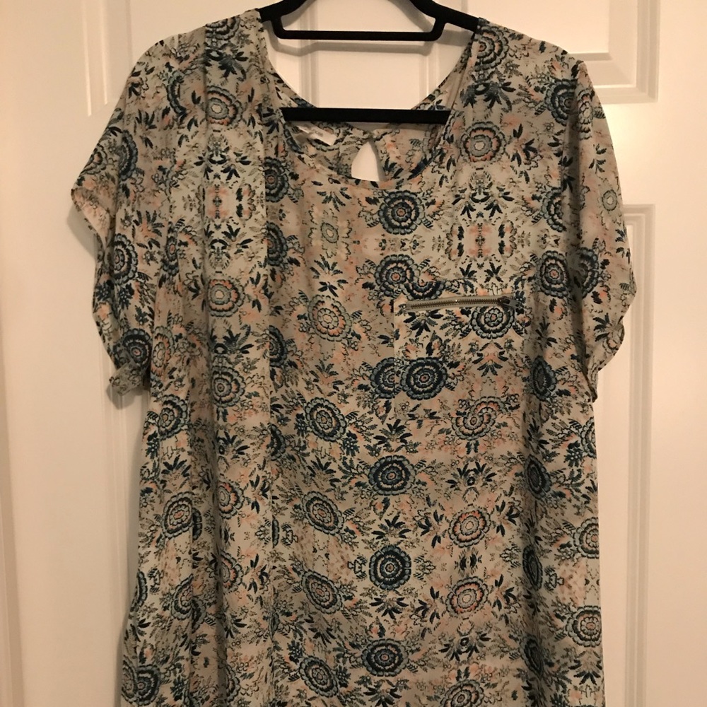 Short sleeve blouse